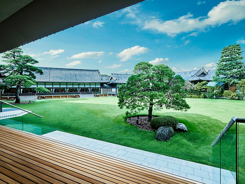 緑溢れる約1,000坪の庭園