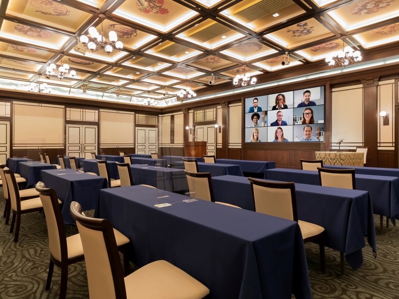 ■14F中宴会場「浪鳴館」
正餐：100名/立食：120名
スクール：120名/シアター：240名